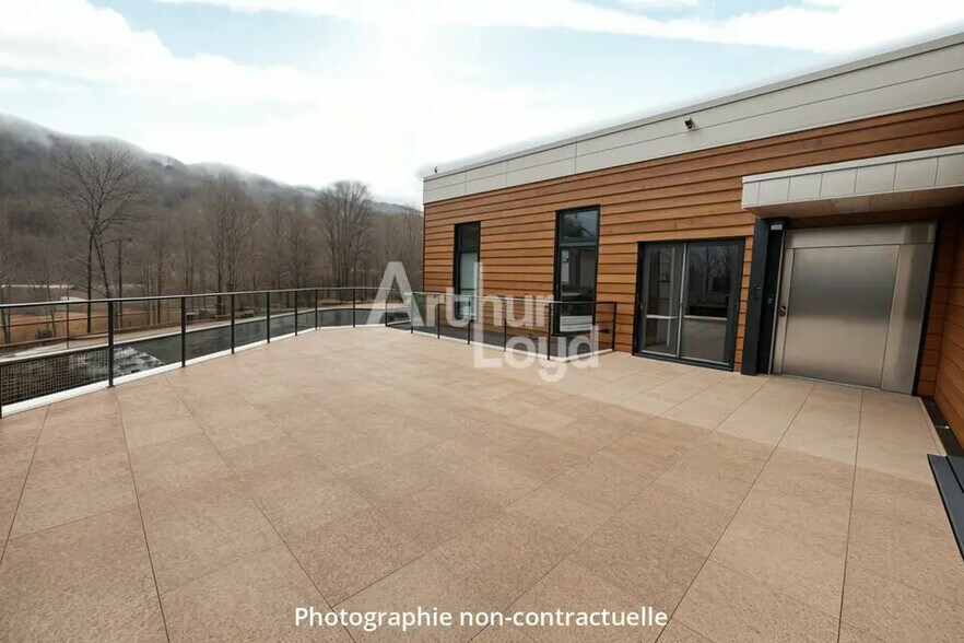 Retail in Tournon for lease - Building Photo - Image 3 of 12