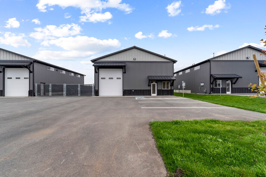 3383 W Daugharty Loop, Hayden, ID for lease - Building Photo - Image 2 of 21