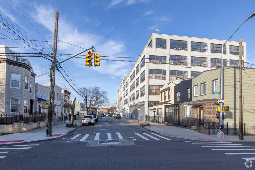 59-00 Decatur St, Ridgewood, NY for lease - Building Photo - Image 3 of 20