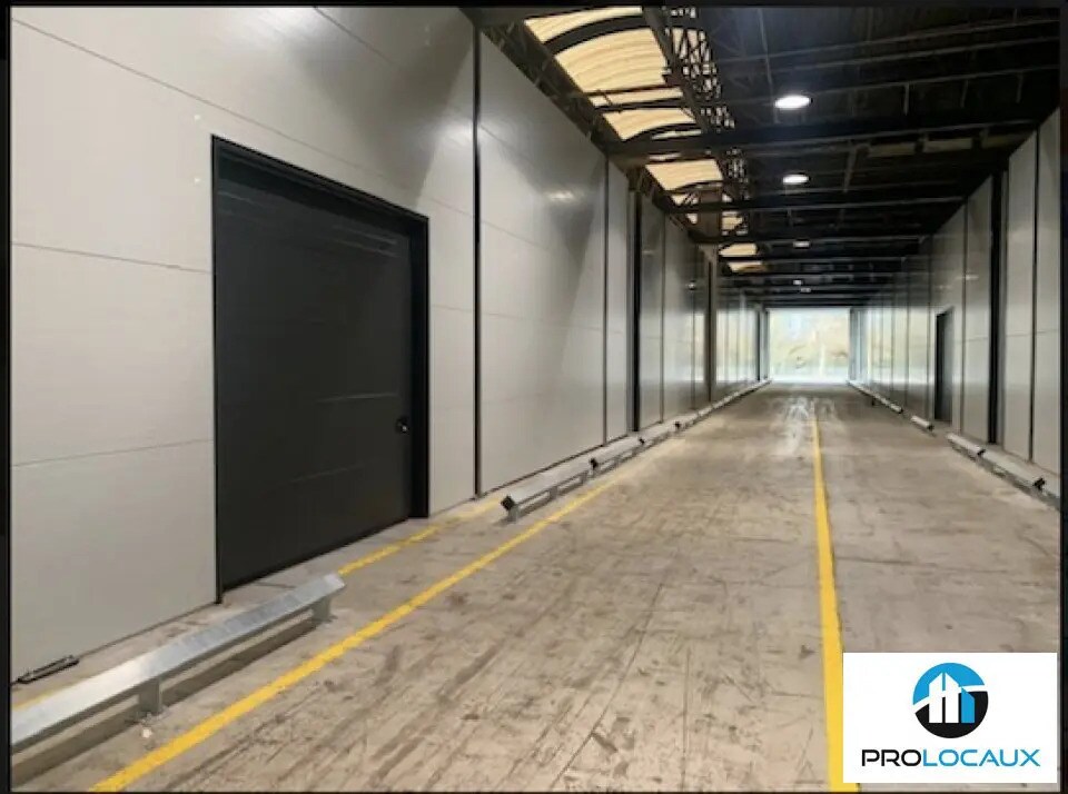 Flex in Montataire for lease Interior Photo- Image 1 of 4