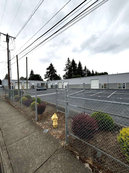 1414 SE 18th Ave, Hillsboro, OR for lease - Building Photo - Image 3 of 7