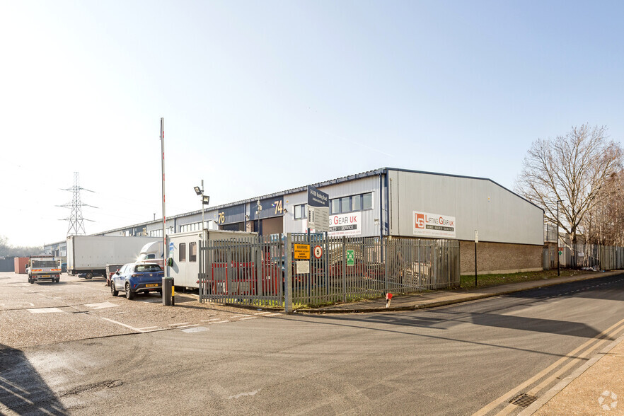 74-88 Roding Rd, London for lease - Primary Photo - Image 1 of 4