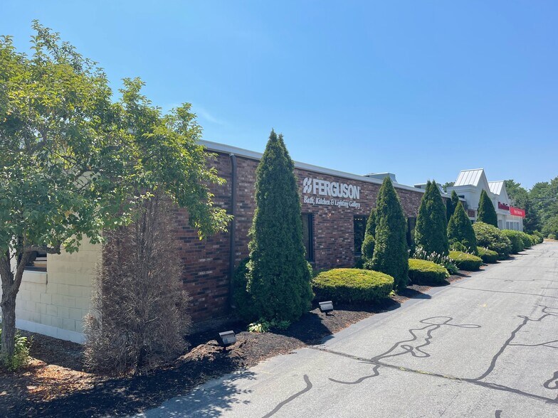 106 Falmouth Rd, Mashpee, MA for sale - Building Photo - Image 1 of 1