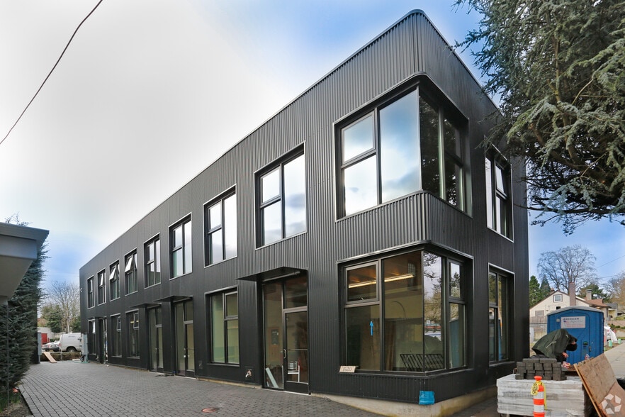 1620 SE Claybourne St, Portland, OR 97202