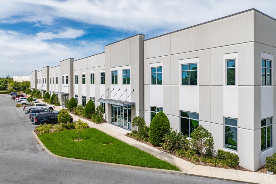 2500 Lakepointe Pky, Odessa, FL for lease - Building Photo - Image 3 of 12