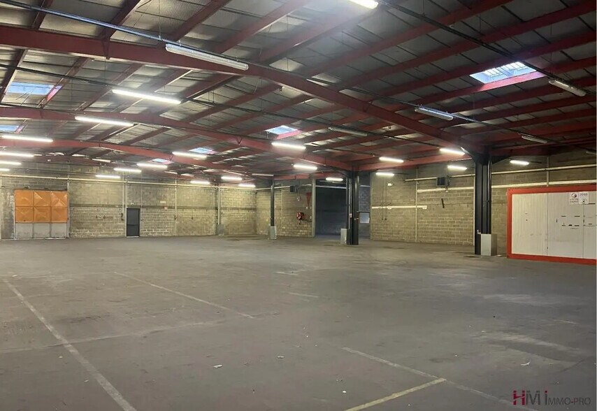 Office in Saint-Étienne-du-Rouvray for lease - Interior Photo - Image 2 of 7