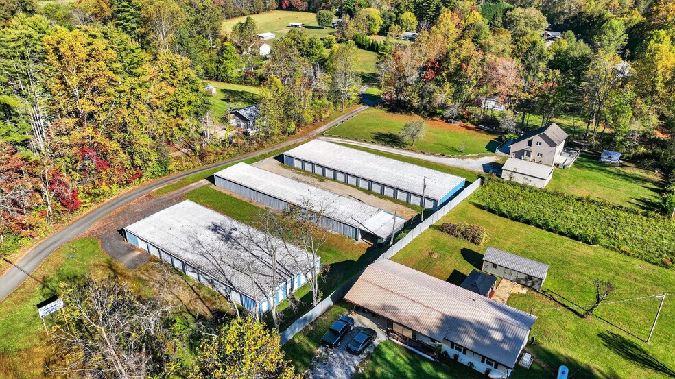 26 River Dr, Robbinsville, NC for sale - Building Photo - Image 3 of 8