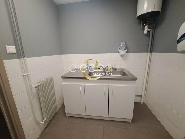 Office in Romagnat for lease - Interior Photo - Image 3 of 6