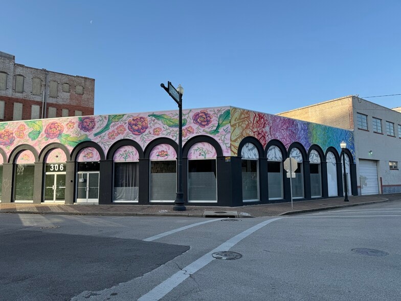 304-308 Orleans St, Beaumont, TX for lease - Building Photo - Image 1 of 5