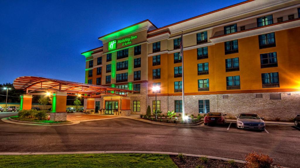 923 N Gloster St, Tupelo, MS 38804 Holiday Inn & Suites Tupelo North