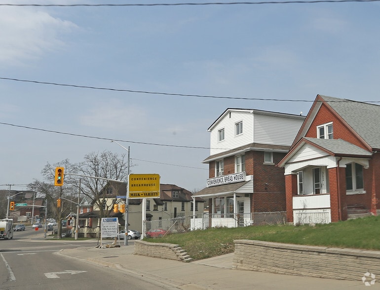 256 Victoria St S, Kitchener, ON for sale - Primary Photo - Image 1 of 1