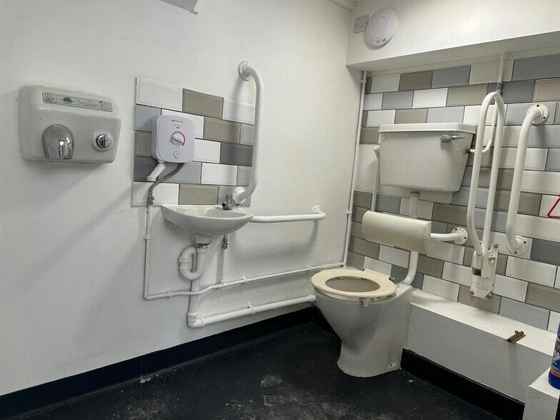 108-110 Bridge St, Worksop for sale - Building Photo - Image 1 of 1