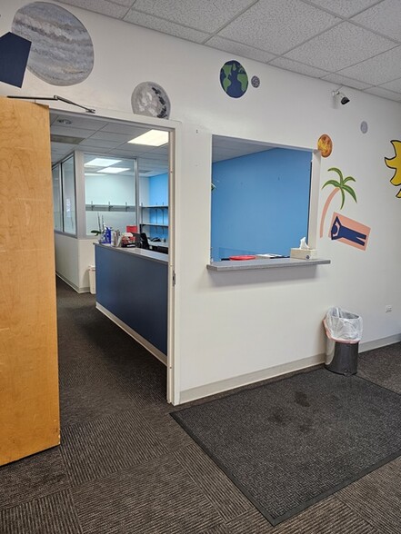 4655 N Elston Ave, Chicago, IL for lease - Interior Photo - Image 3 of 7