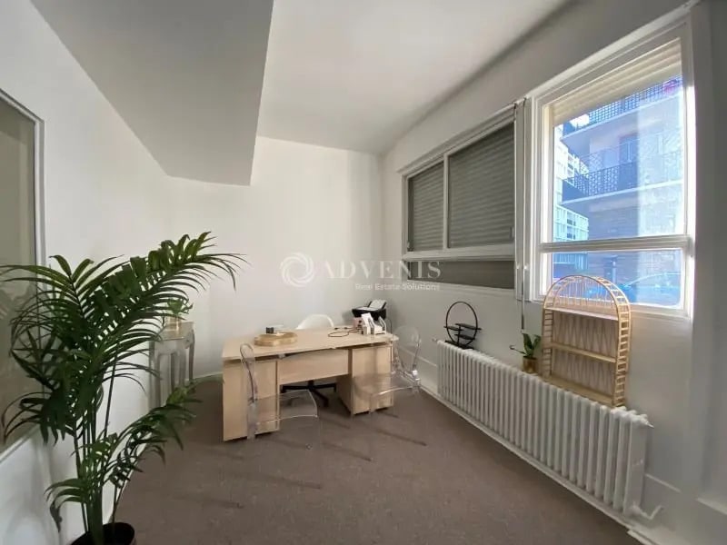 Office in Boulogne-Billancourt for lease Interior Photo- Image 1 of 7