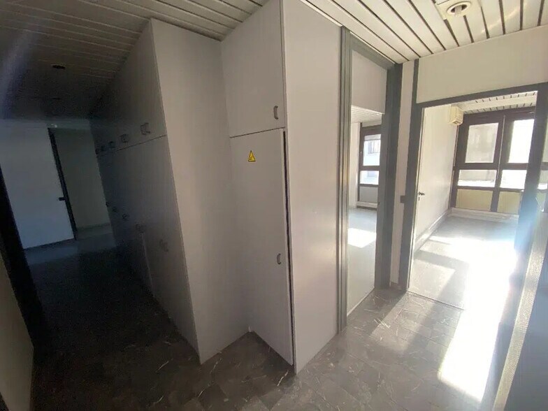 Office in Annecy for sale - Interior Photo - Image 2 of 7