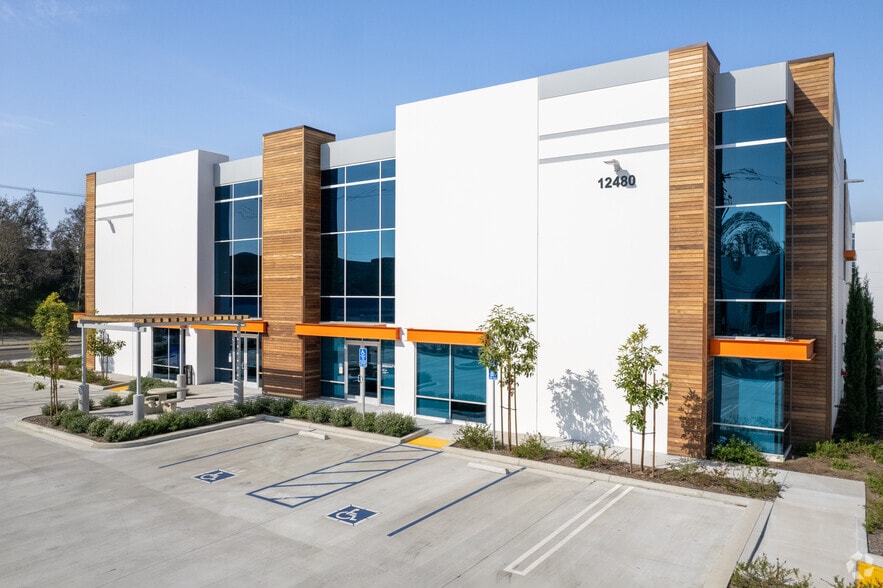 12480 East End Ave, Chino, CA for lease - Primary Photo - Image 1 of 6