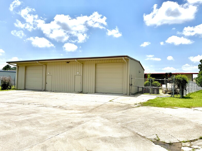 175 Circle Six Dr, Conroe, TX for lease - Building Photo - Image 1 of 8