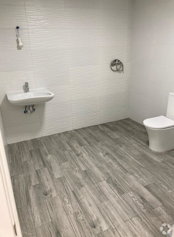 Cuenca, CUE 16003 - Unit Puerta 01, Esc. E - - Interior Photo - Image 2 of 2