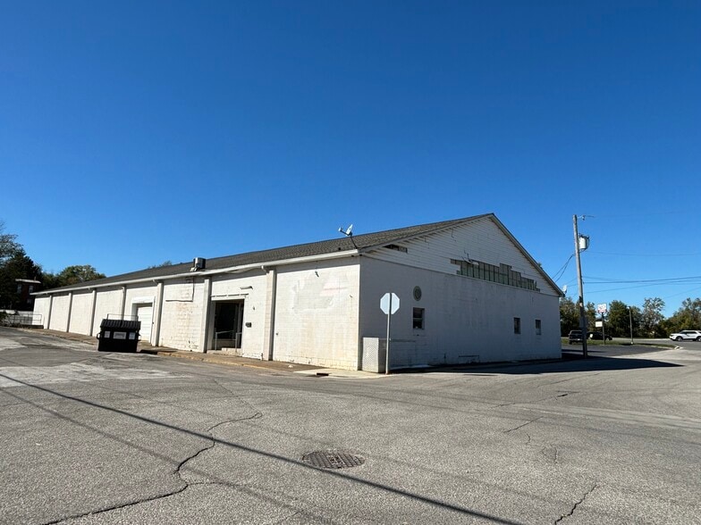 301 W Mulberry St, Salem, IN for sale - Building Photo - Image 3 of 8