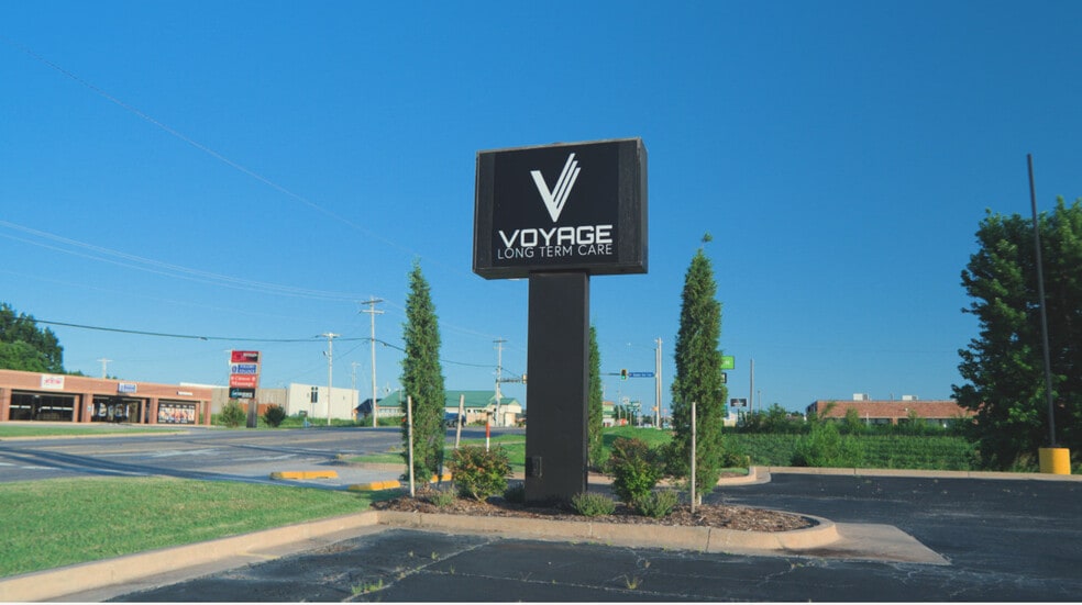 617 S Air Depot Blvd, Midwest City, OK for sale - Building Photo - Image 2 of 28