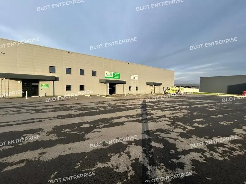 Industrial in Pléchâtel for lease Building Photo- Image 1 of 7