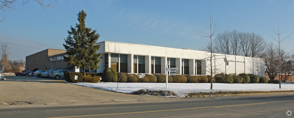 45 Engineers Rd, Hauppauge, NY for sale - Building Photo - Image 1 of 1