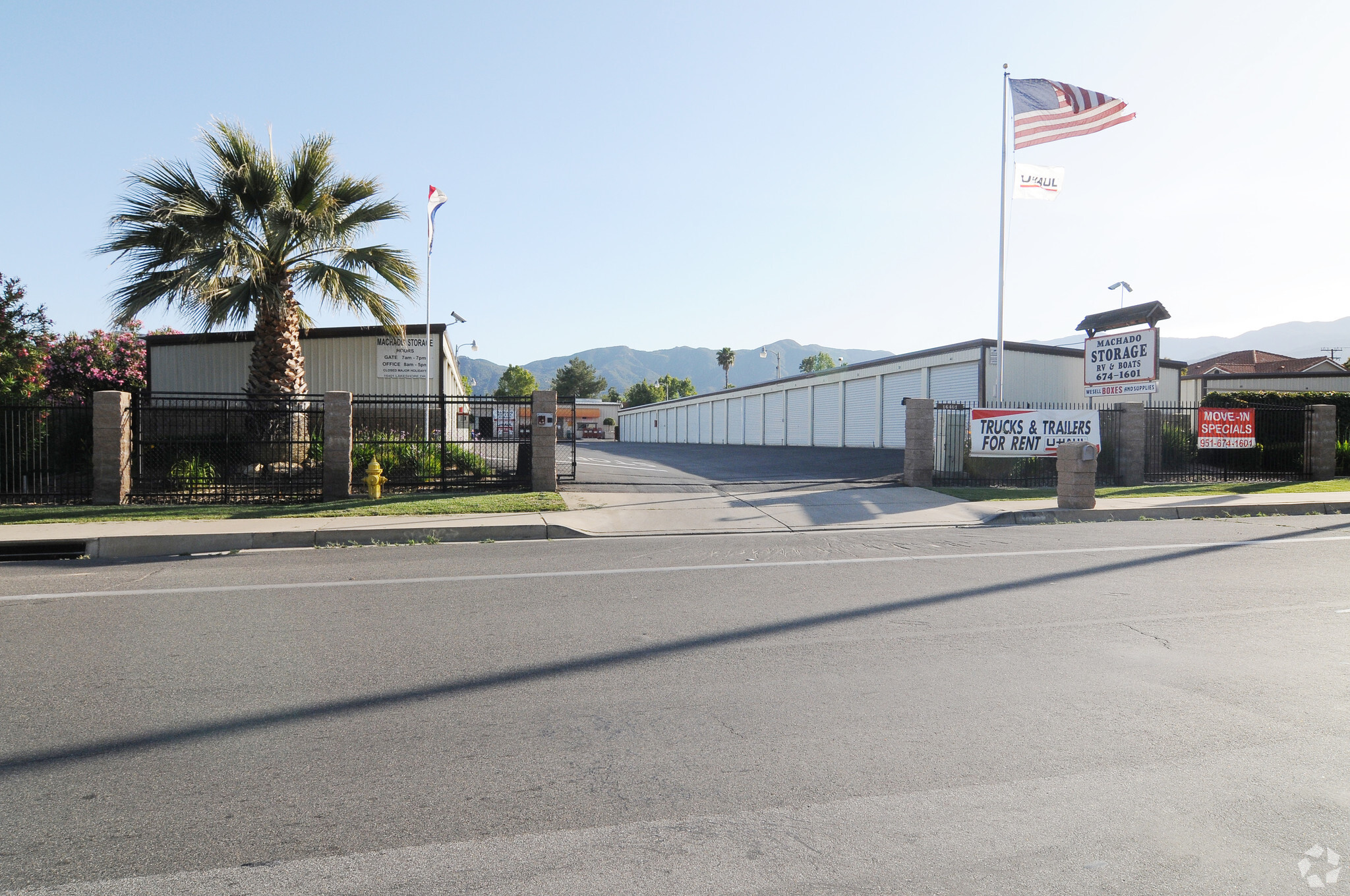 16401 Lakeshore Dr, Lake Elsinore, CA for sale Primary Photo- Image 1 of 1