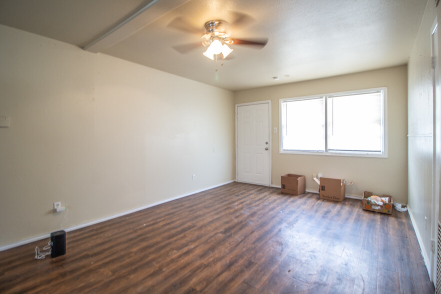 2715 E 2nd St, Lubbock, TX for sale - Interior Photo - Image 3 of 12