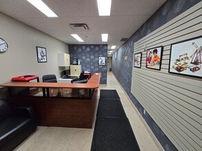 1107 Lorne Park Rd, Mississauga, ON for lease Interior Photo- Image 1 of 4