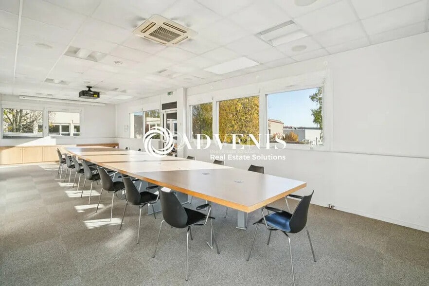 Office in Villepinte for sale - Interior Photo - Image 2 of 12