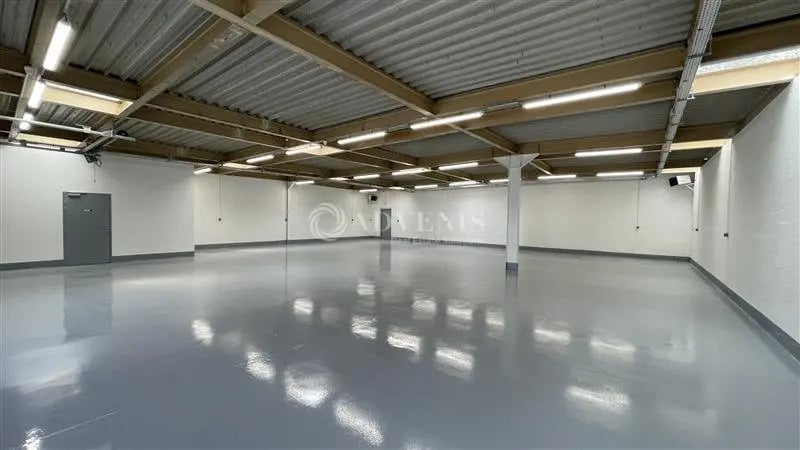 Flex in Croissy-Beaubourg for lease - Interior Photo - Image 3 of 10