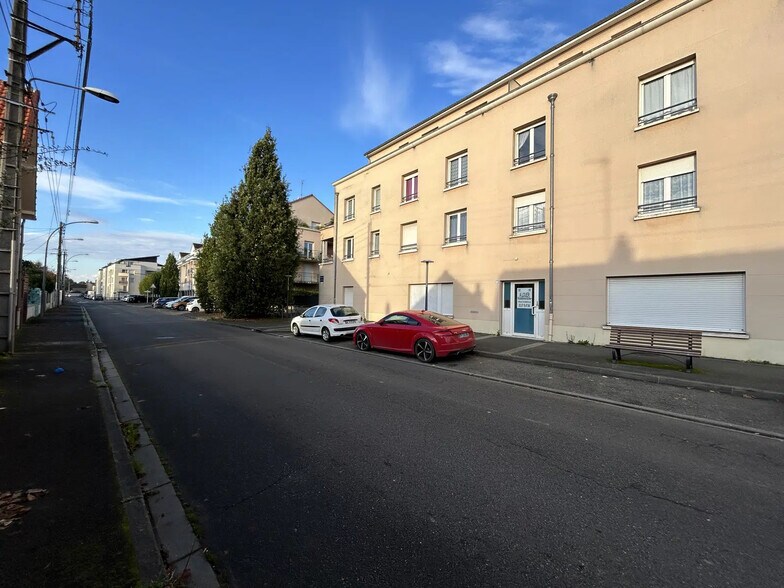 Office in Chartres for lease - Building Photo - Image 1 of 7