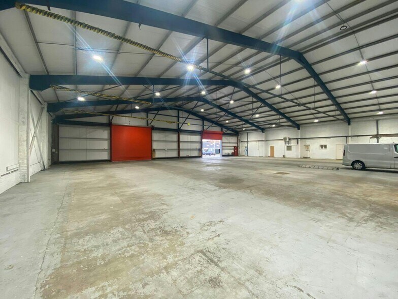 Eastheath Av, Wokingham for sale - Interior Photo - Image 2 of 9