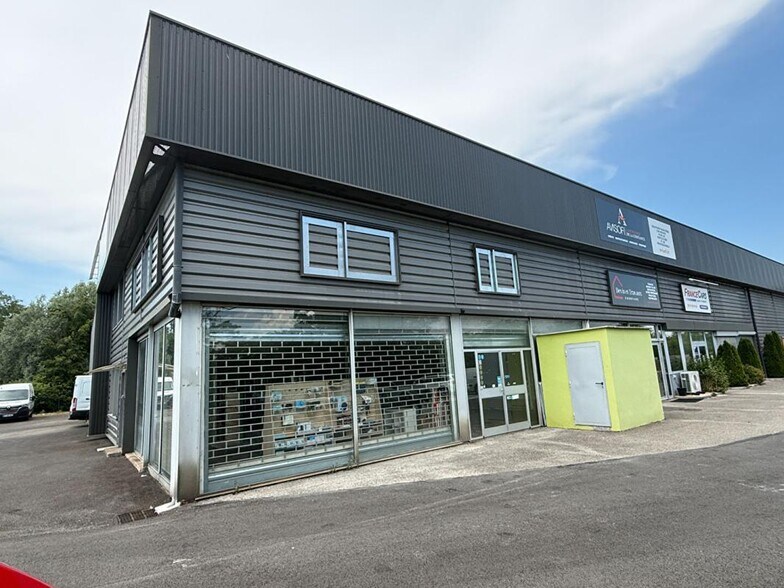 Retail in Besancon for lease - Building Photo - Image 2 of 2