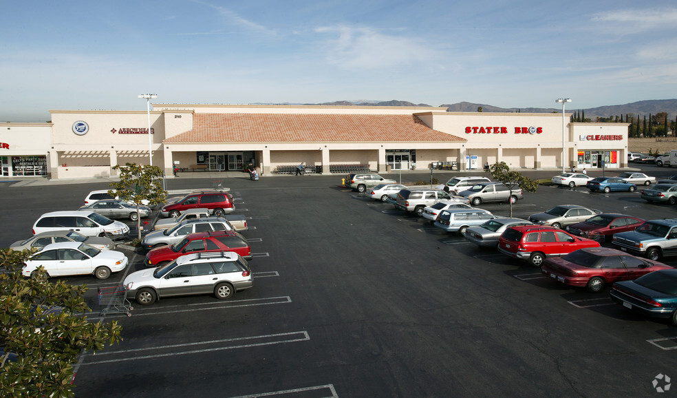 110-210 E Stetson Ave, Hemet, CA for lease - Building Photo - Image 1 of 8