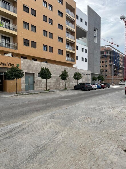 Retail in Córdoba for lease - Building Photo - Image 1 of 5