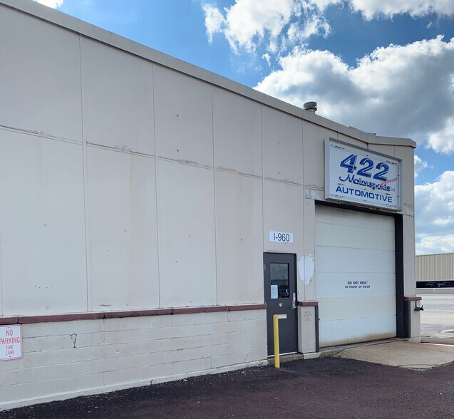 960 North Dr, Oaks, PA 19456