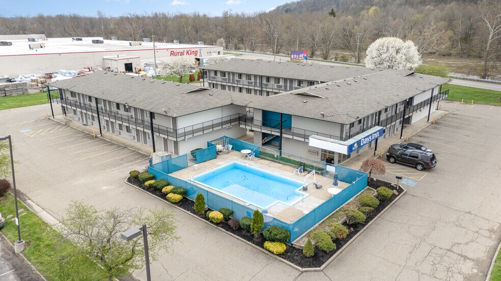 181 SW Bluebell Dr, New Philadelphia, OH for sale - Building Photo - Image 1 of 1