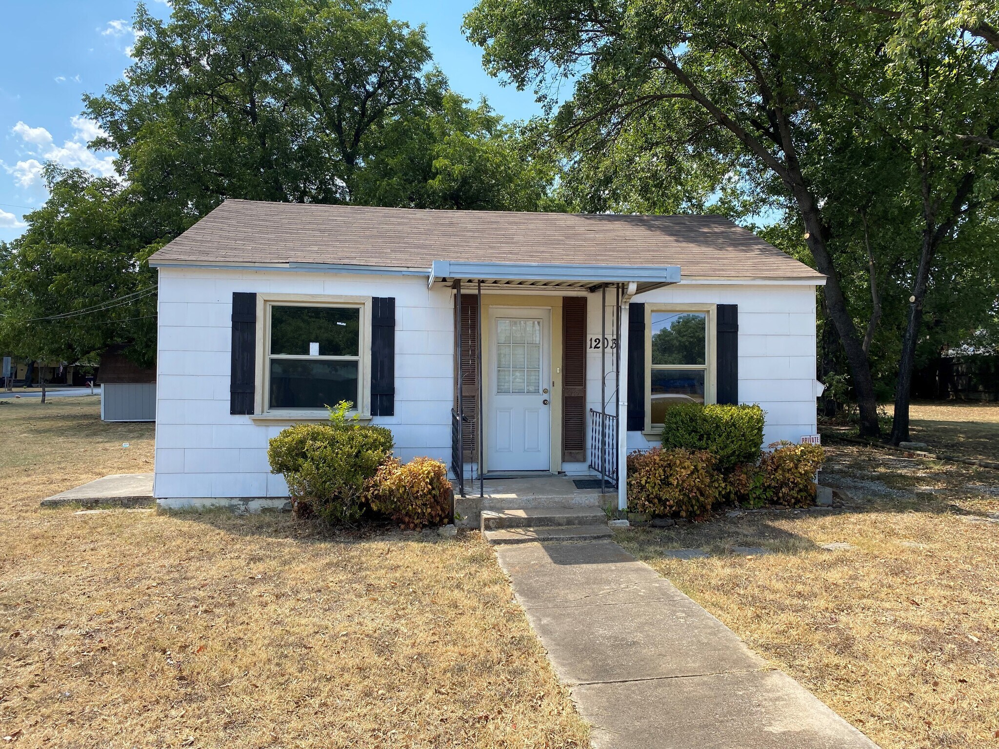 1203 Roberts Cut Off Rd, River Oaks, TX for sale Primary Photo- Image 1 of 1
