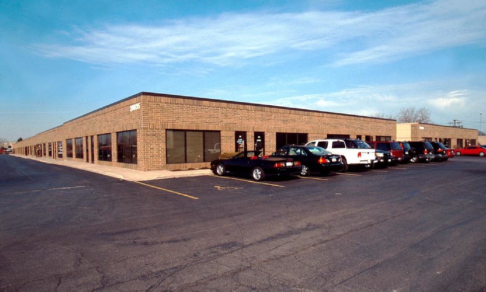 28835 N Herky Dr, Lake Bluff, IL for lease - Primary Photo - Image 1 of 4