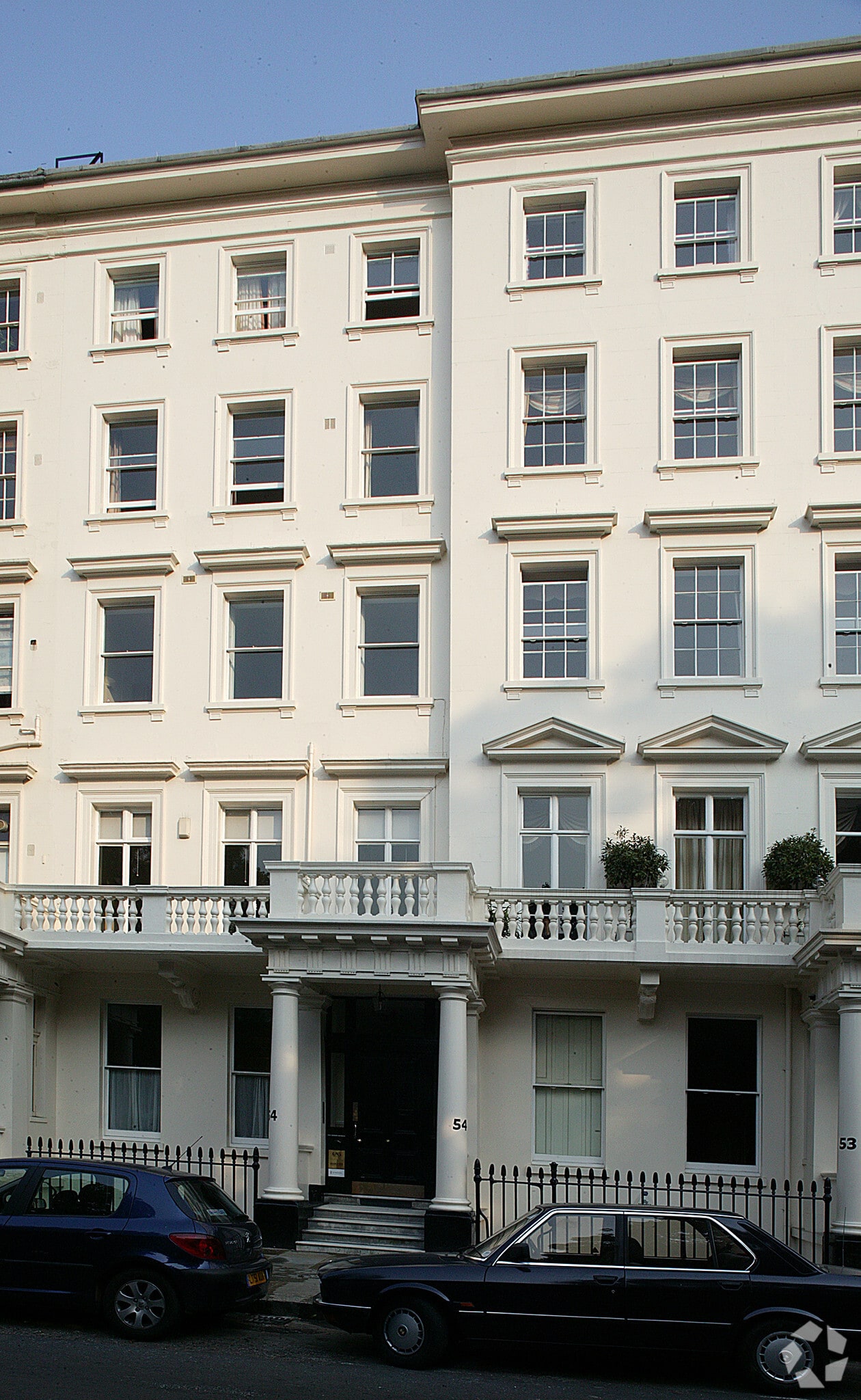 54 Warwick Sq, London for sale Primary Photo- Image 1 of 1