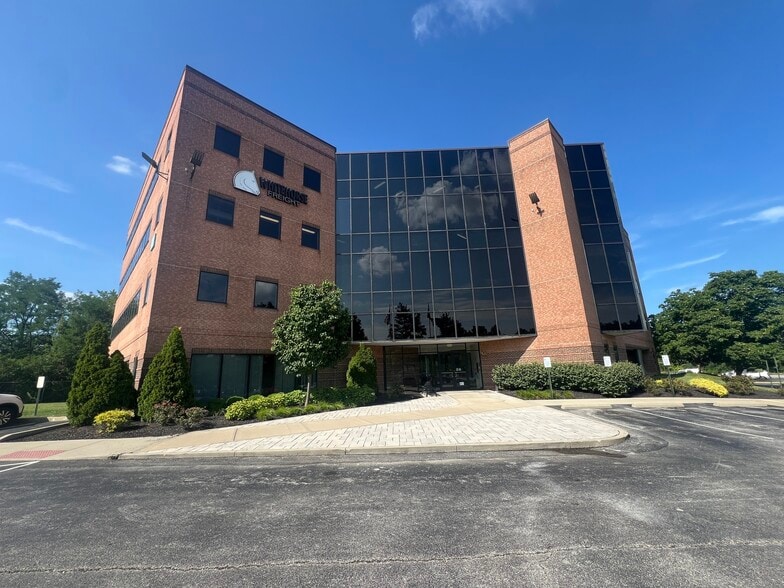 2670 Chancellor Dr, Crestview Hills, KY for lease - Building Photo - Image 1 of 30