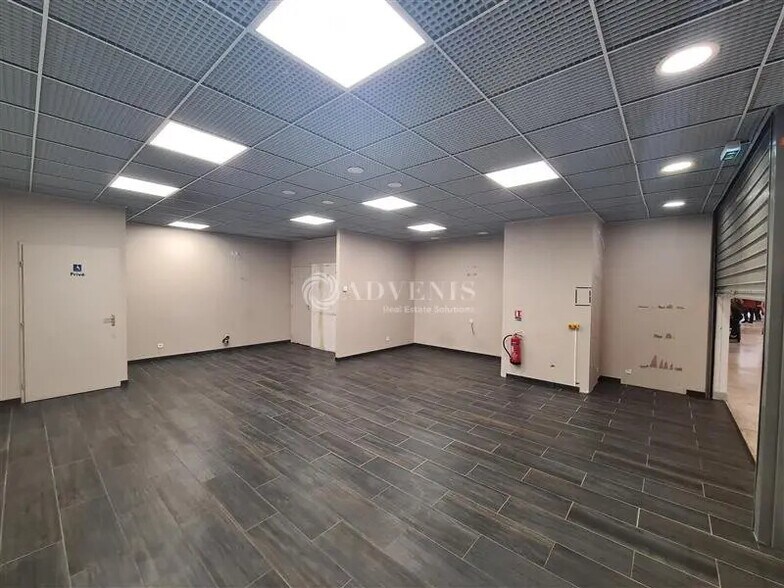 Retail in Nancy for lease - Interior Photo - Image 2 of 6