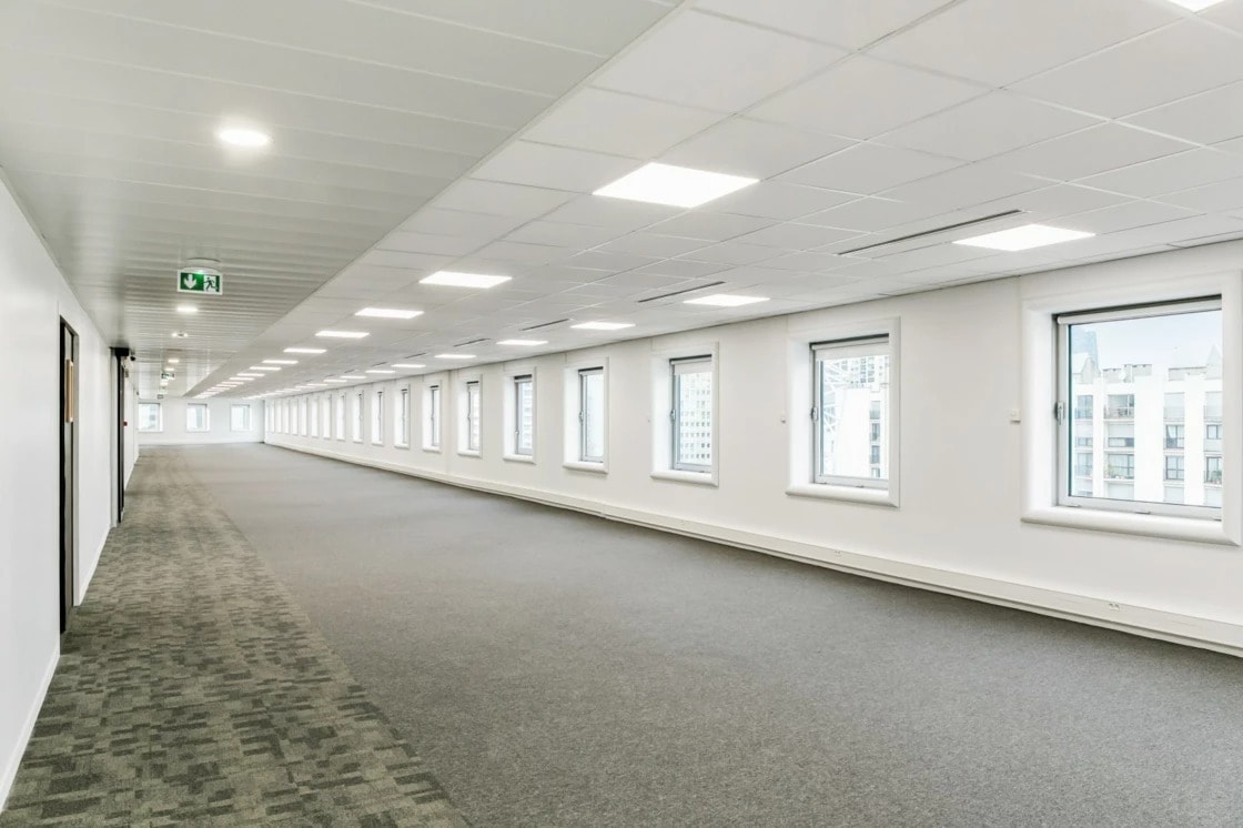 2-4 Place Des Vosges, Courbevoie for lease Interior Photo- Image 1 of 2