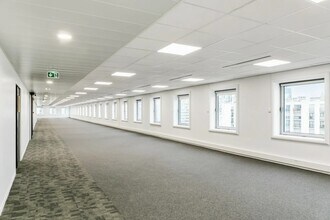 2-4 Place Des Vosges, Courbevoie for lease Interior Photo- Image 1 of 2