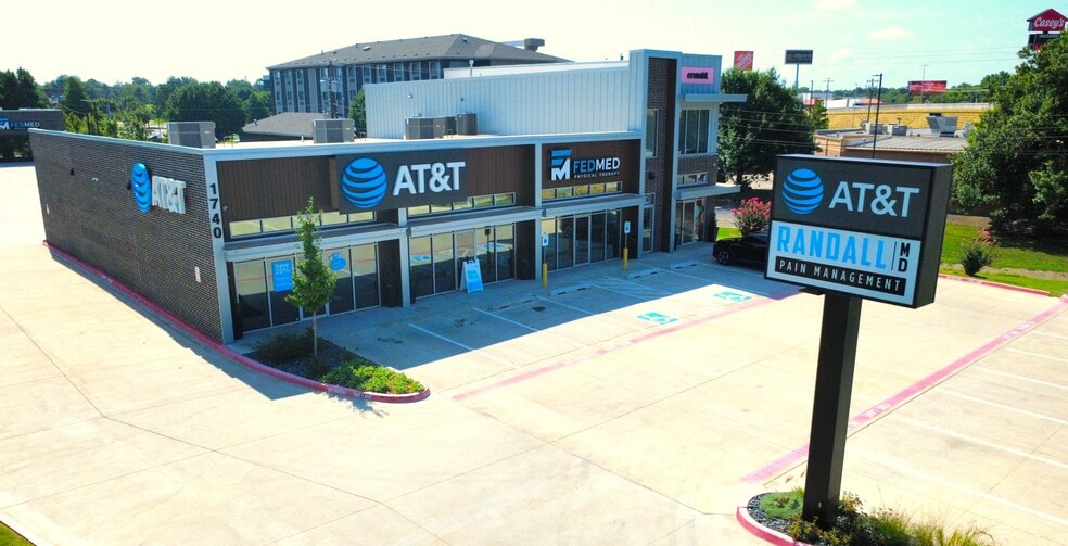 1740 S Sooner Rd, Midwest City, OK for lease - Building Photo - Image 1 of 7