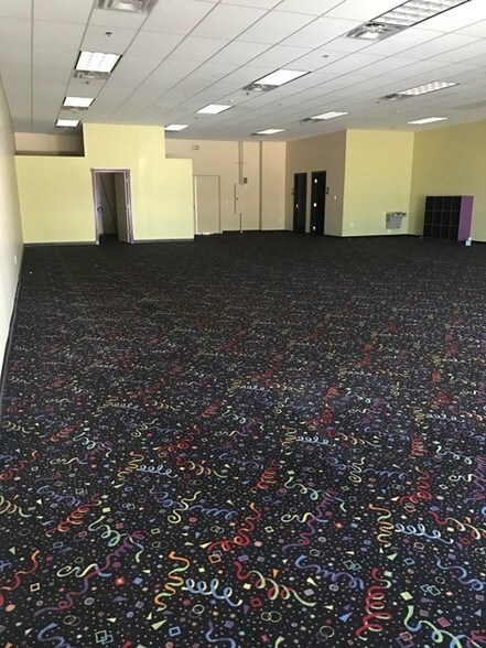 20330 N Cave Creek Rd, Phoenix, AZ for sale - Interior Photo - Image 3 of 12