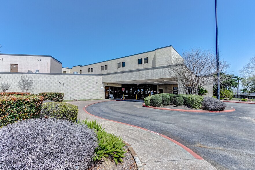 15101 Interstate 10 E, Channelview, TX for lease - Building Photo - Image 1 of 10