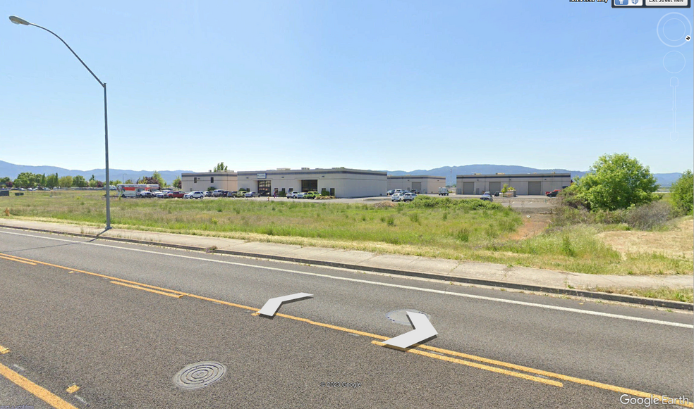 Lear, Medford, OR for sale - Building Photo - Image 3 of 4