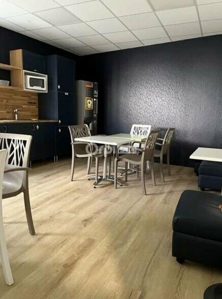 Office in Pau for lease - Interior Photo - Image 3 of 6
